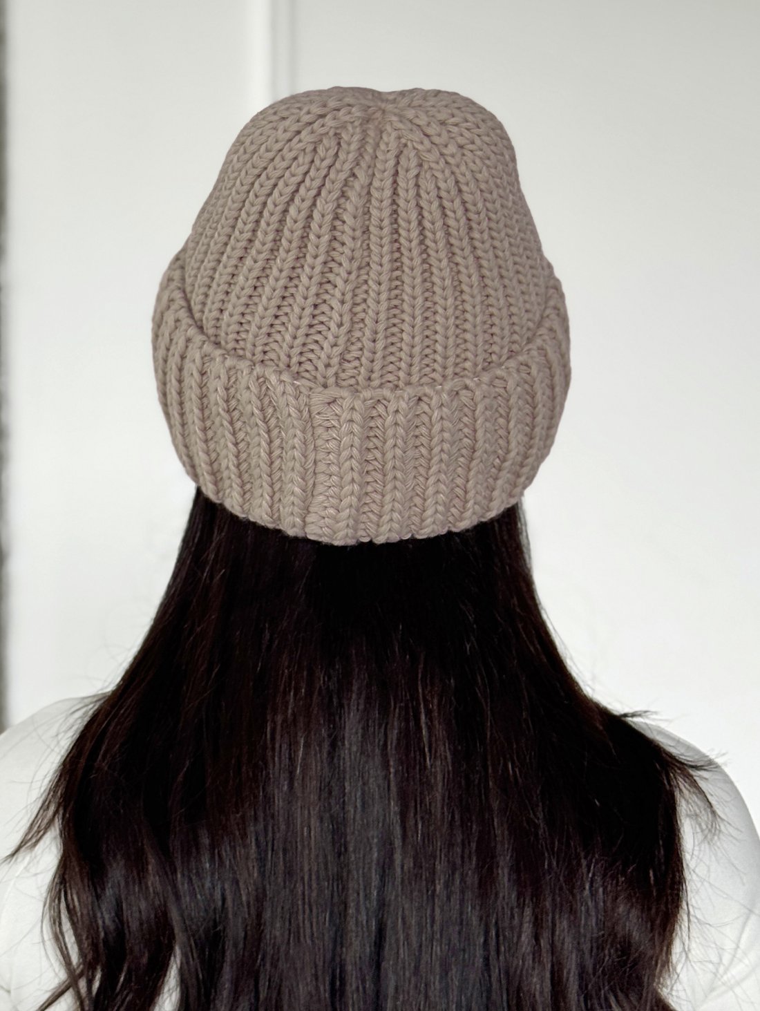 Жіноча шапка крупної в’язки з відворотом INNOE 950234-1 Капучино