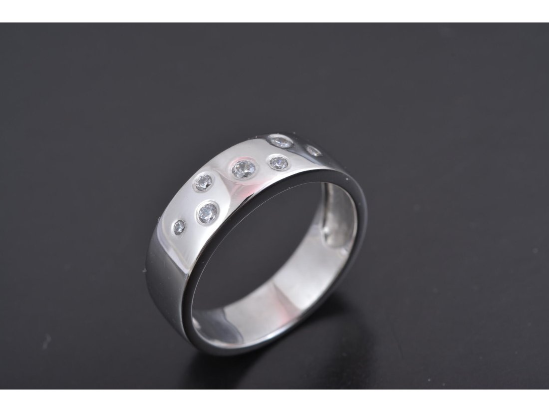 Каблучка із камінчиками - Купити