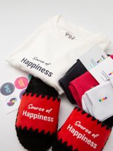 Комплект «Стан Щастя та впевненості» - футболка та червоні капці з принтом «Source of happiness» та 3 пари шкарпеток
