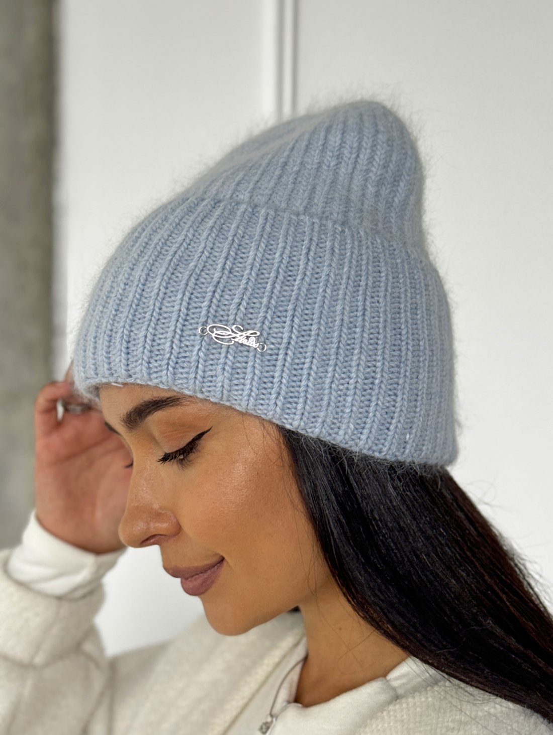 Стильна і тепла жіноча шапка блакитного кольору INNOE 950826-1 Блакитний