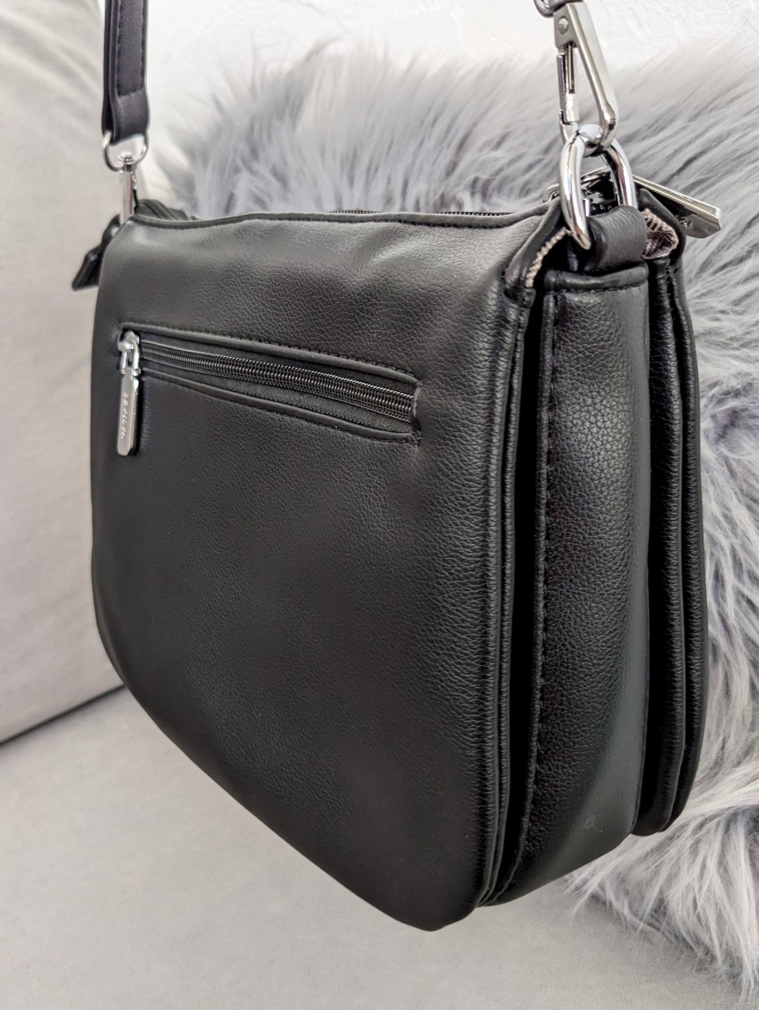 Стильна зручна сумка з екошкіри INNOE 350011-2 Чорний