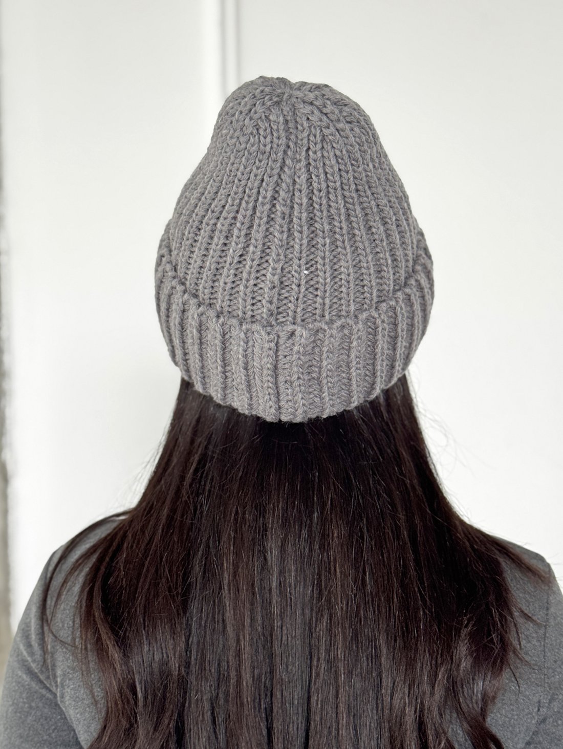 Стильна в’язана шапка з фактурною в’язкою INNOE 950234-1 Сірий