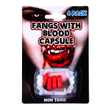 Зуби вампіра із кров'ю