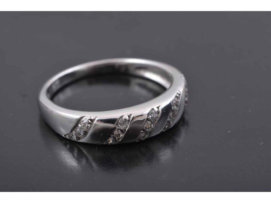 Жіноча каблучка - Купити