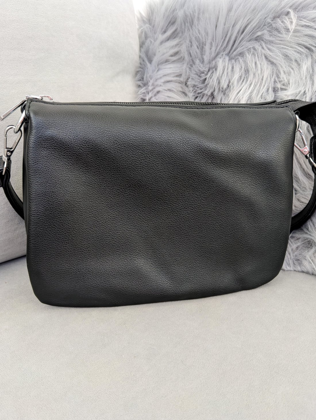 Стильна зручна сумка з екошкіри INNOE 350011-2 Чорний