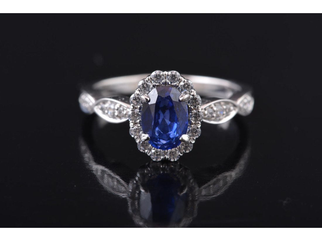 Каблучка із сапфіром