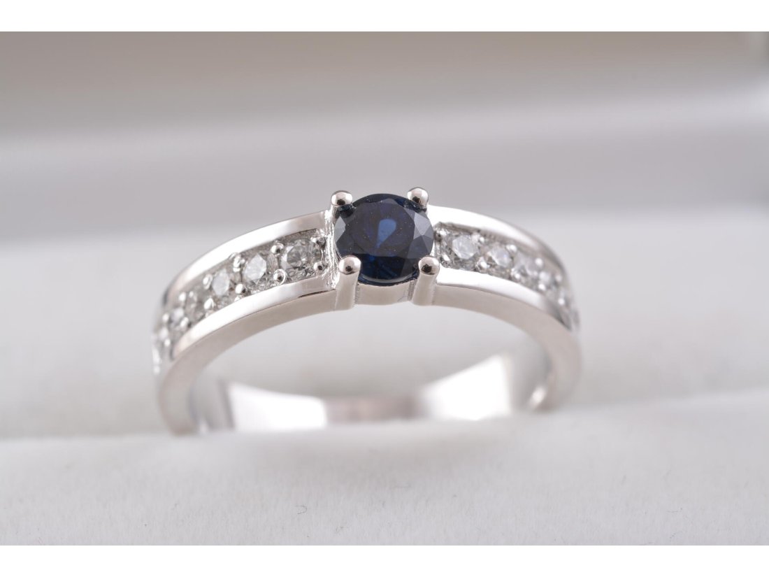 Каблучка з діамантами та сапфіром - Купити