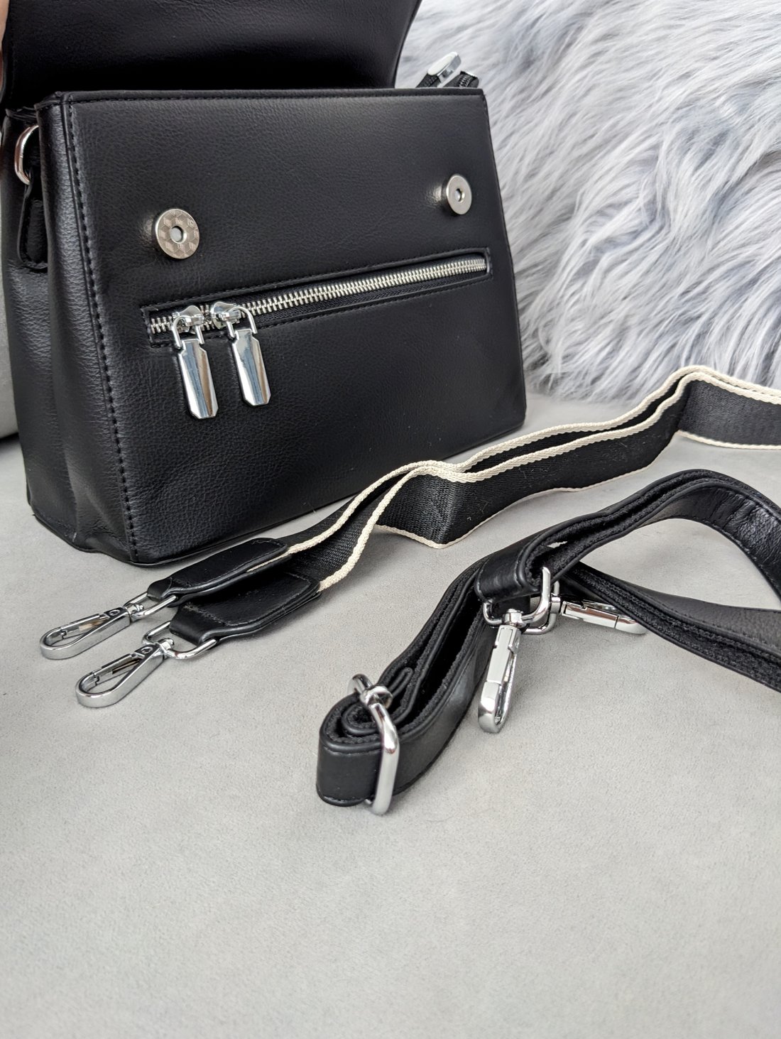 Елегантна чорна сумка з екошкіри з функціональним дизайном INNOE 350010-2 Чорний