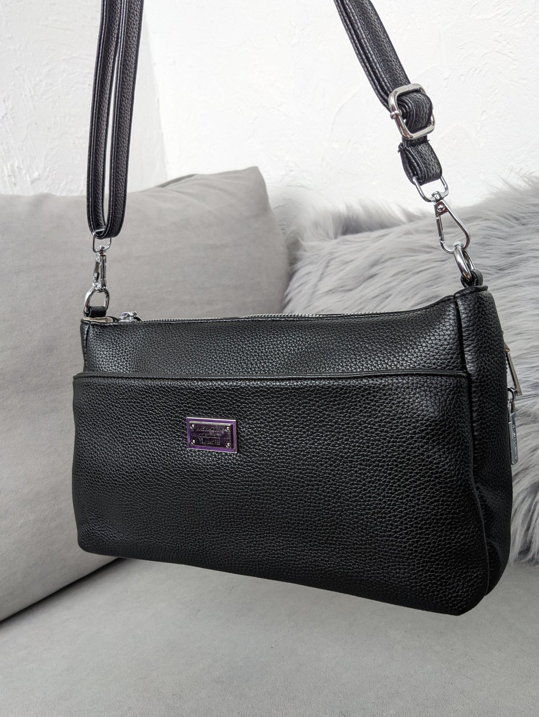 Універсальна чорна сумка з великою зовнішньою кишенею INNOE 350010-1 Чорний