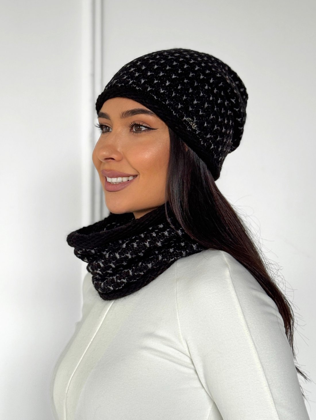 В’язаний комплект для жінок із шапкою та снудом INNOE 950065-1 Чорний