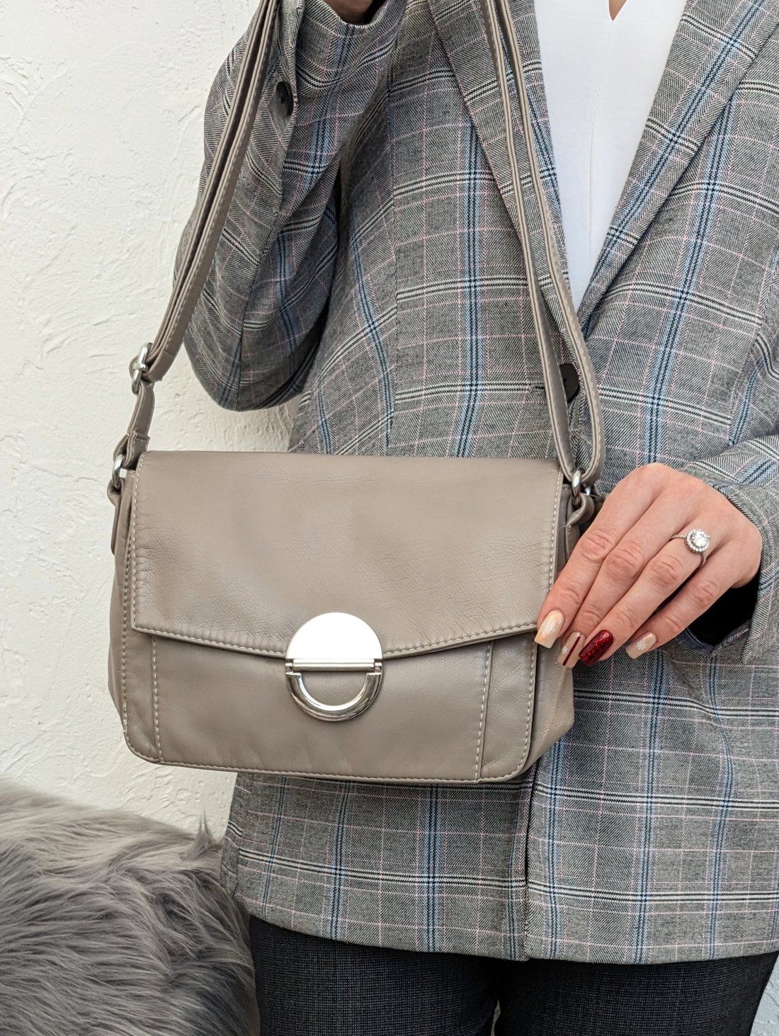 Практична повсякденна жіноча сумка з екошкіри INNOE 35003-1 Бежевий