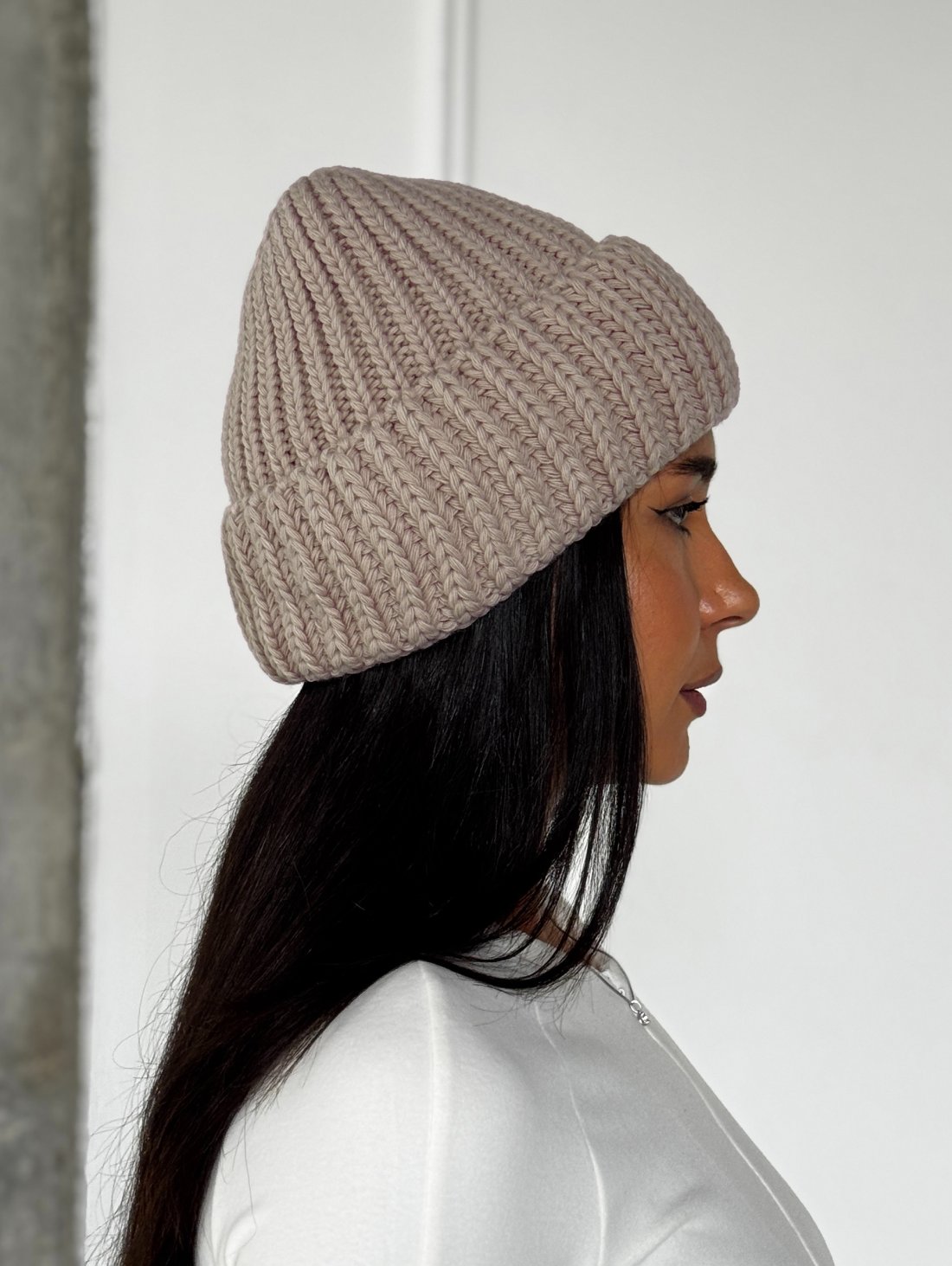 Жіноча шапка крупної в’язки з відворотом INNOE 950234-1 Капучино