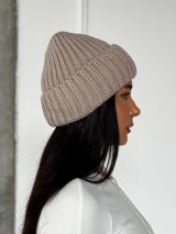 Жіноча шапка крупної в’язки з відворотом INNOE 950234-1 Капучино