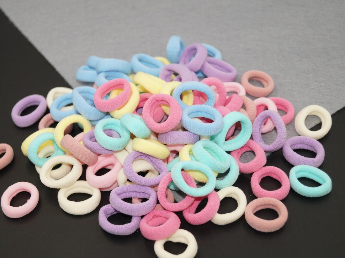 Резинки для волосся.