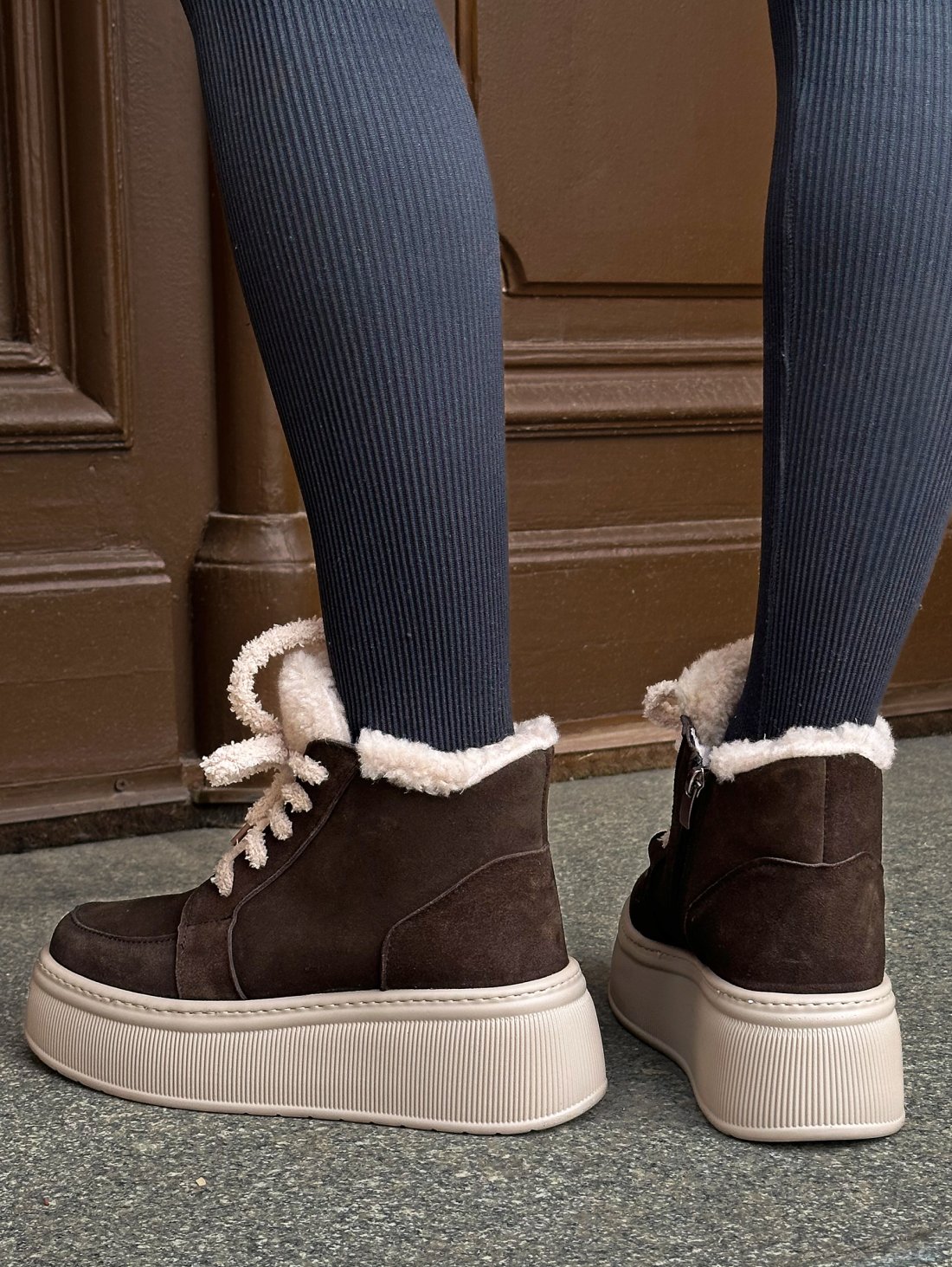 Жіночі замшеві черевики з хутром на платформі INNOE 777562-1 Коричневий