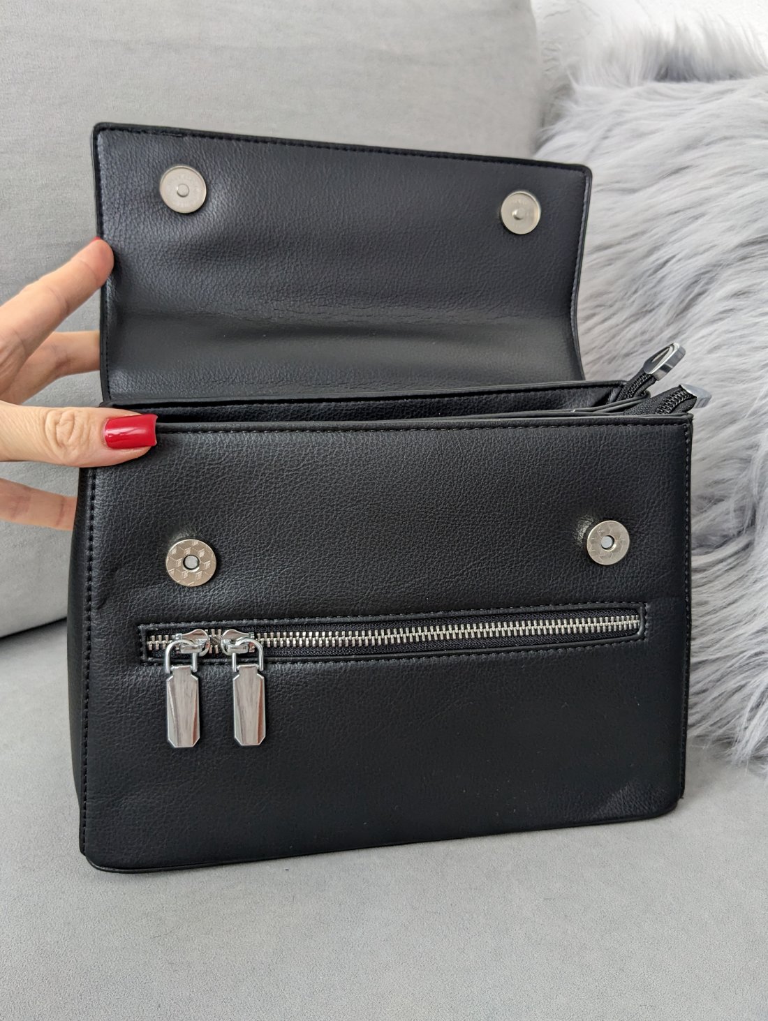 Елегантна чорна сумка з екошкіри з функціональним дизайном INNOE 350010-2 Чорний