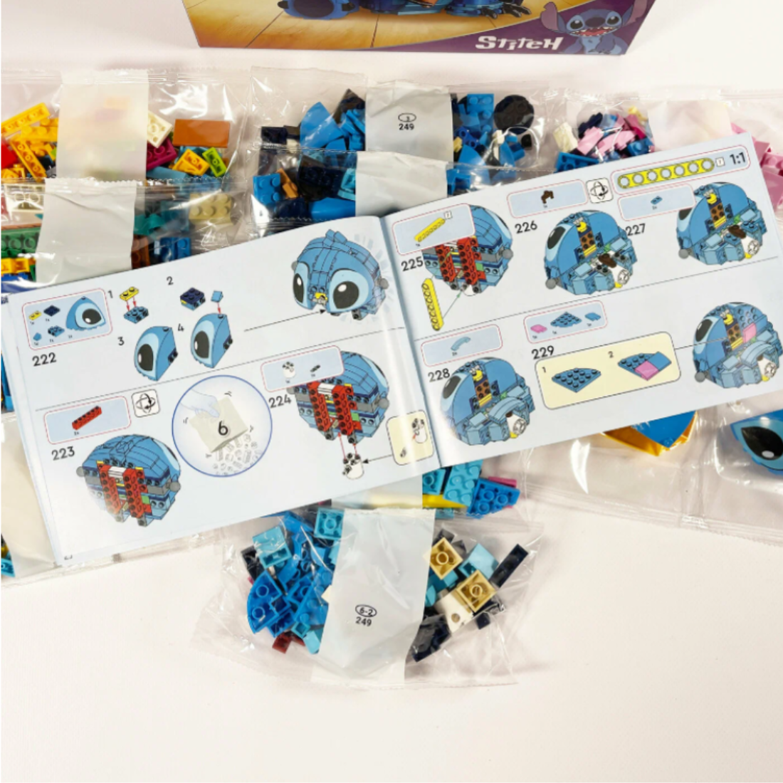 Конструктор Стіч з ріжком морозива аналог лего 730 деталей