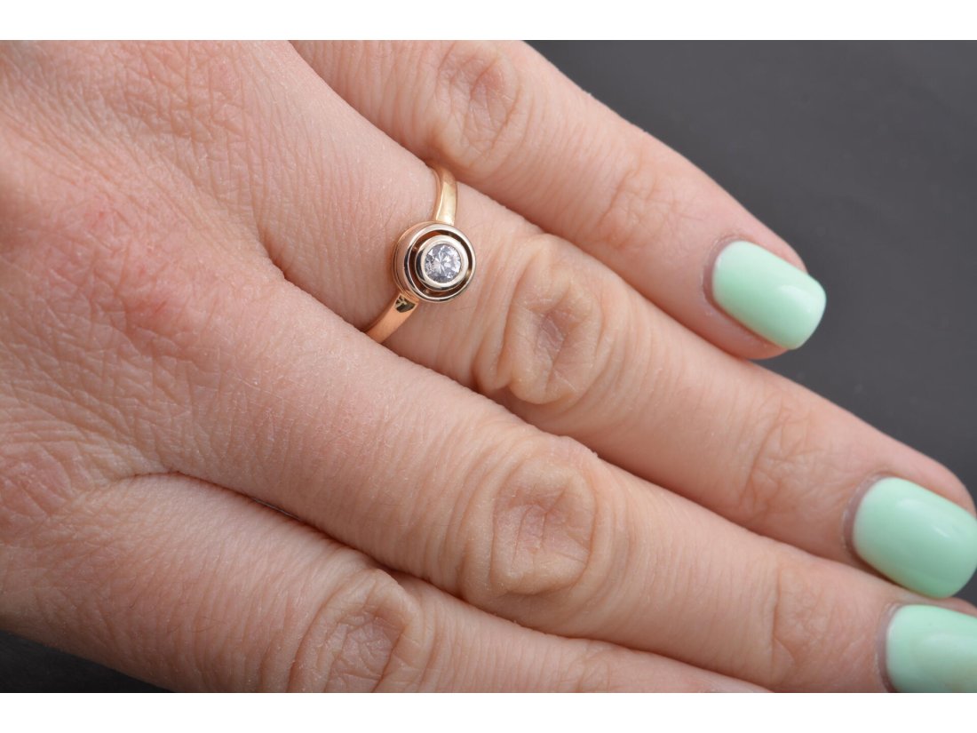 Каблучка із камінням у старовинній класичній оправі - Купити