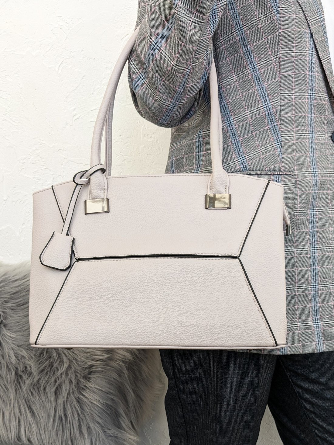 Стильна сумка Clean Style для щоденних та ділових образів INNOE 350012-2 Світло-сірий