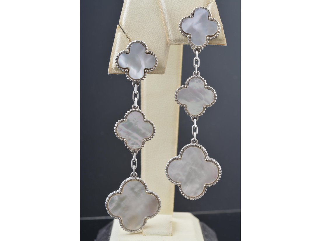 Сережки у стилі Van Cleef, білий перламутр - Купити