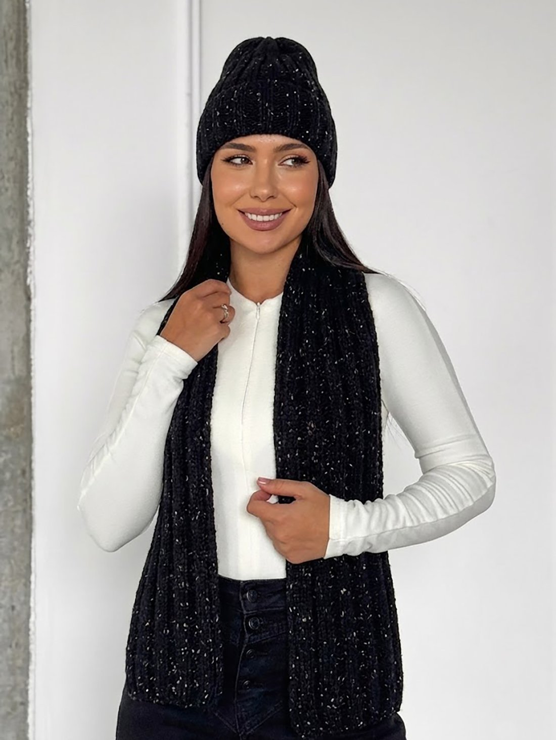 Жіночий стильний в’язаний комплект — шапка та шарф INNOE 950504-1 Чорний - Купити