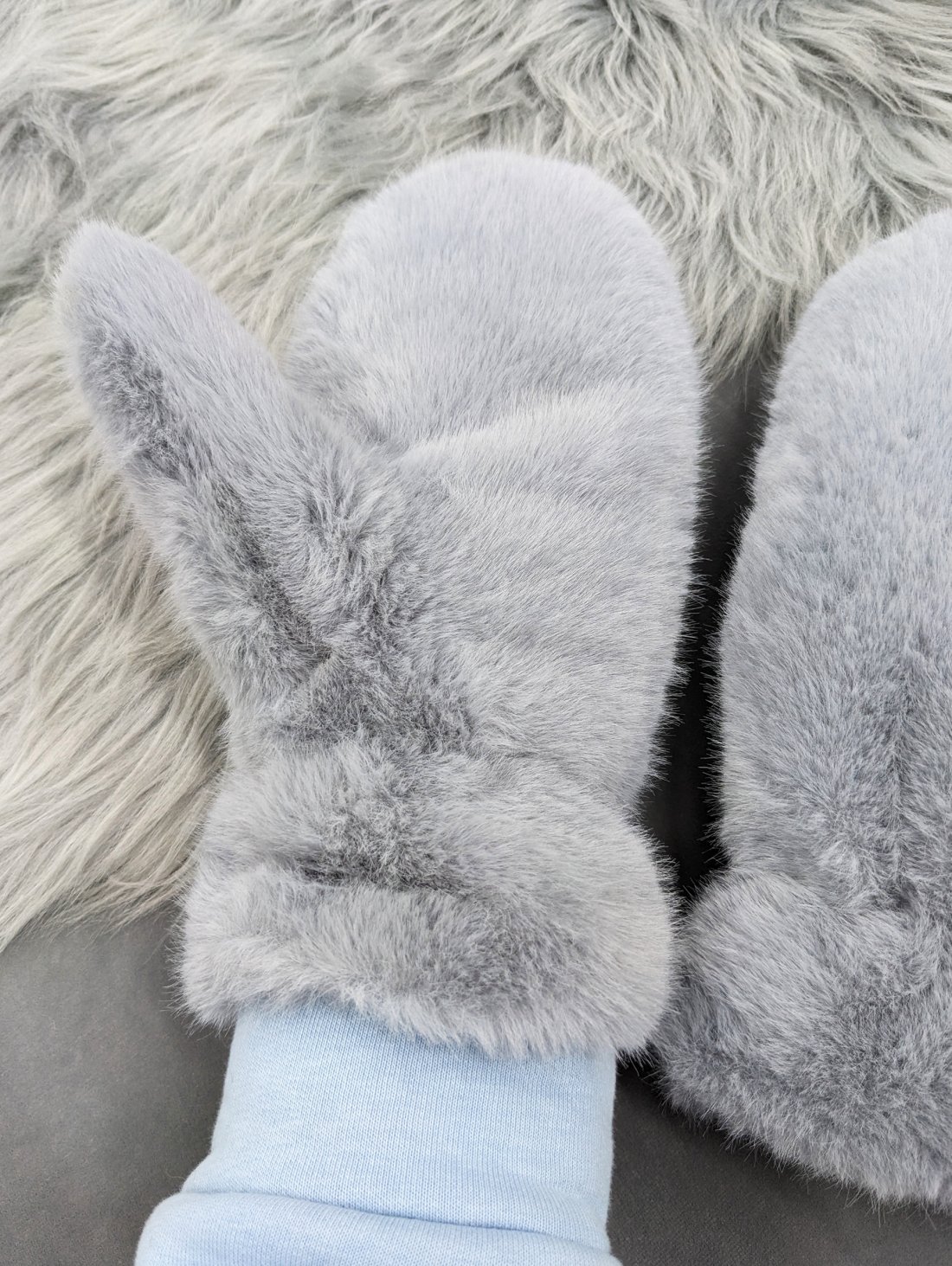 М’які хутряні рукавички сірого кольору INNOE 85005-2 Світло-сірий