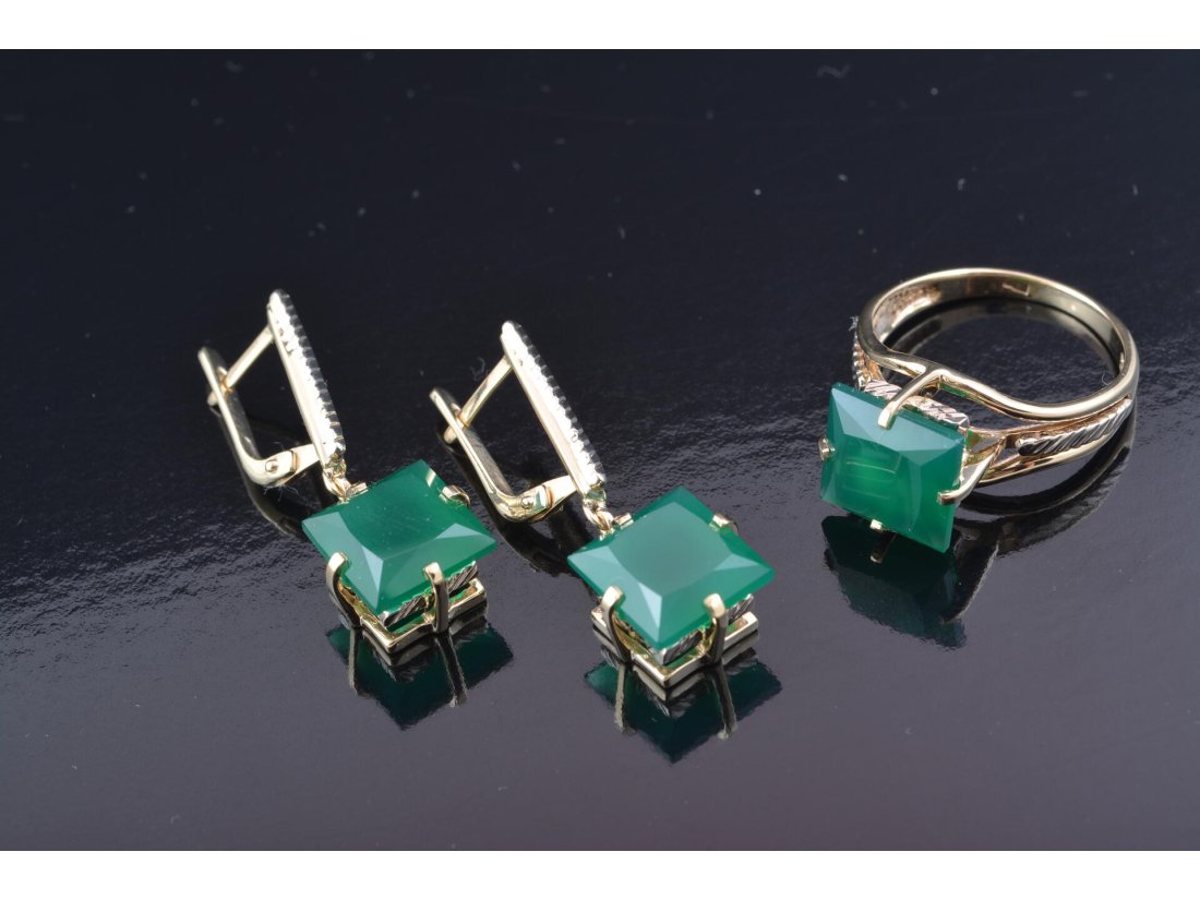 Гарнітур із зеленим агатом