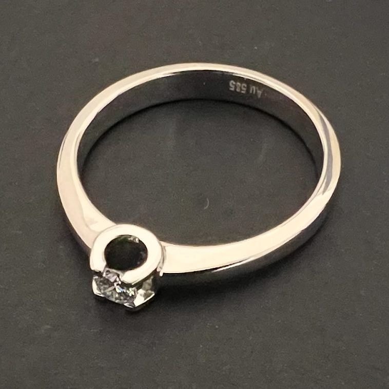 Каблучка з діамантом - Фото1 Каблучка з діамантом