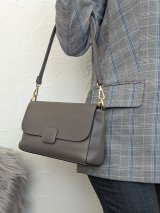 Стильна сумка Minimal Accent з декоративною кнопкою-пряжкою INNOE 350013-1 Тауп