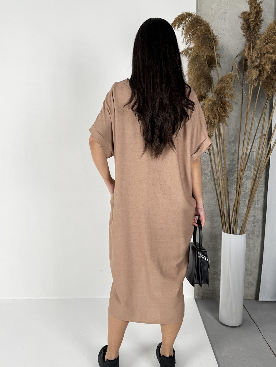 Неймовірна сукня оверсайз довжини міді з дизайнерською вишивкою 270341-4