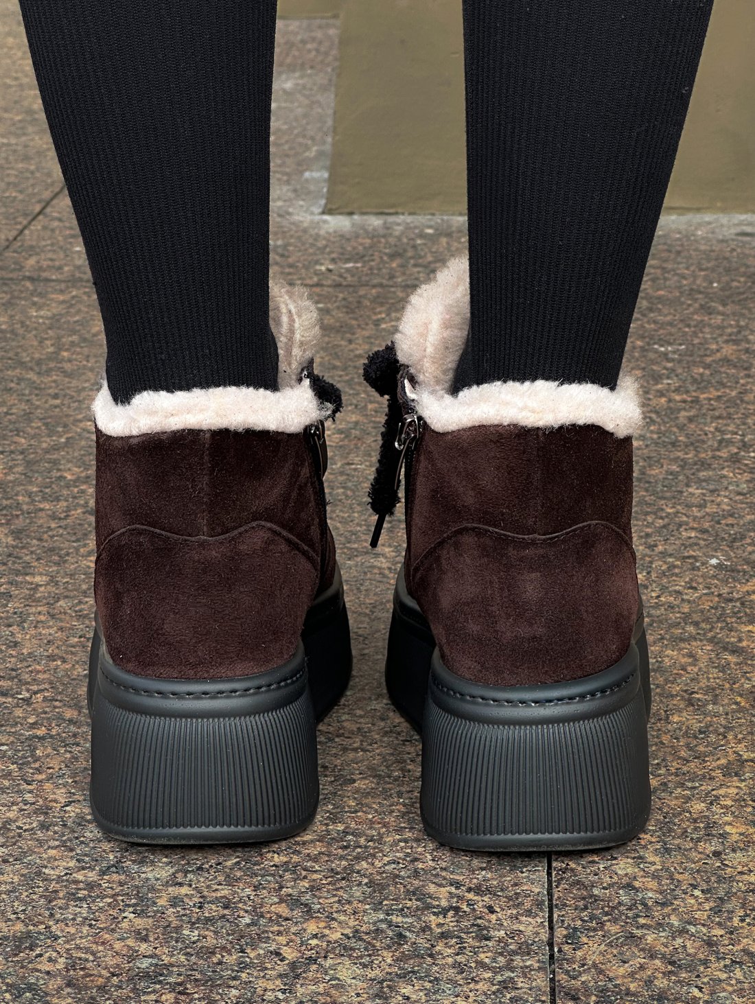 Жіночі замшеві черевики з хутром на високій підошві INNOE 777562-3 Шоколадний