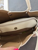 Жіноча сумка 2 в 1 з екошкіри з контрастною вставкою та косметичкою INNOE 4130488-1 Молочний