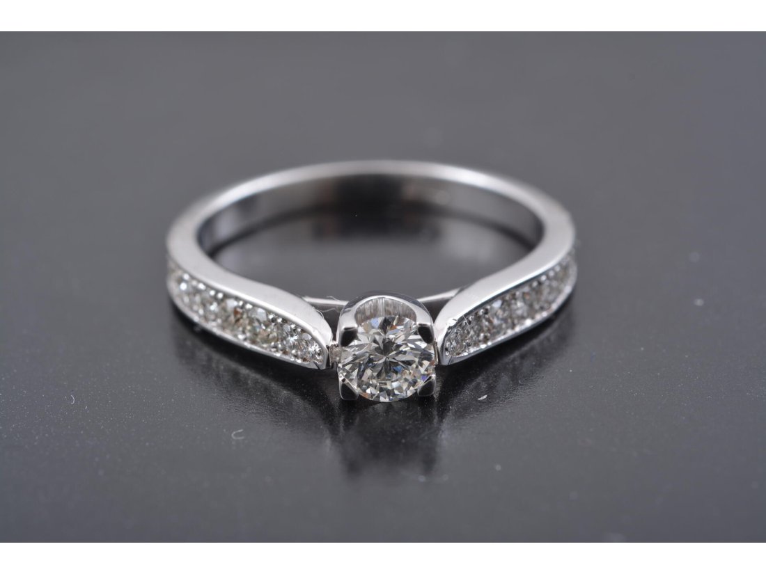 Каблучка з діамантами