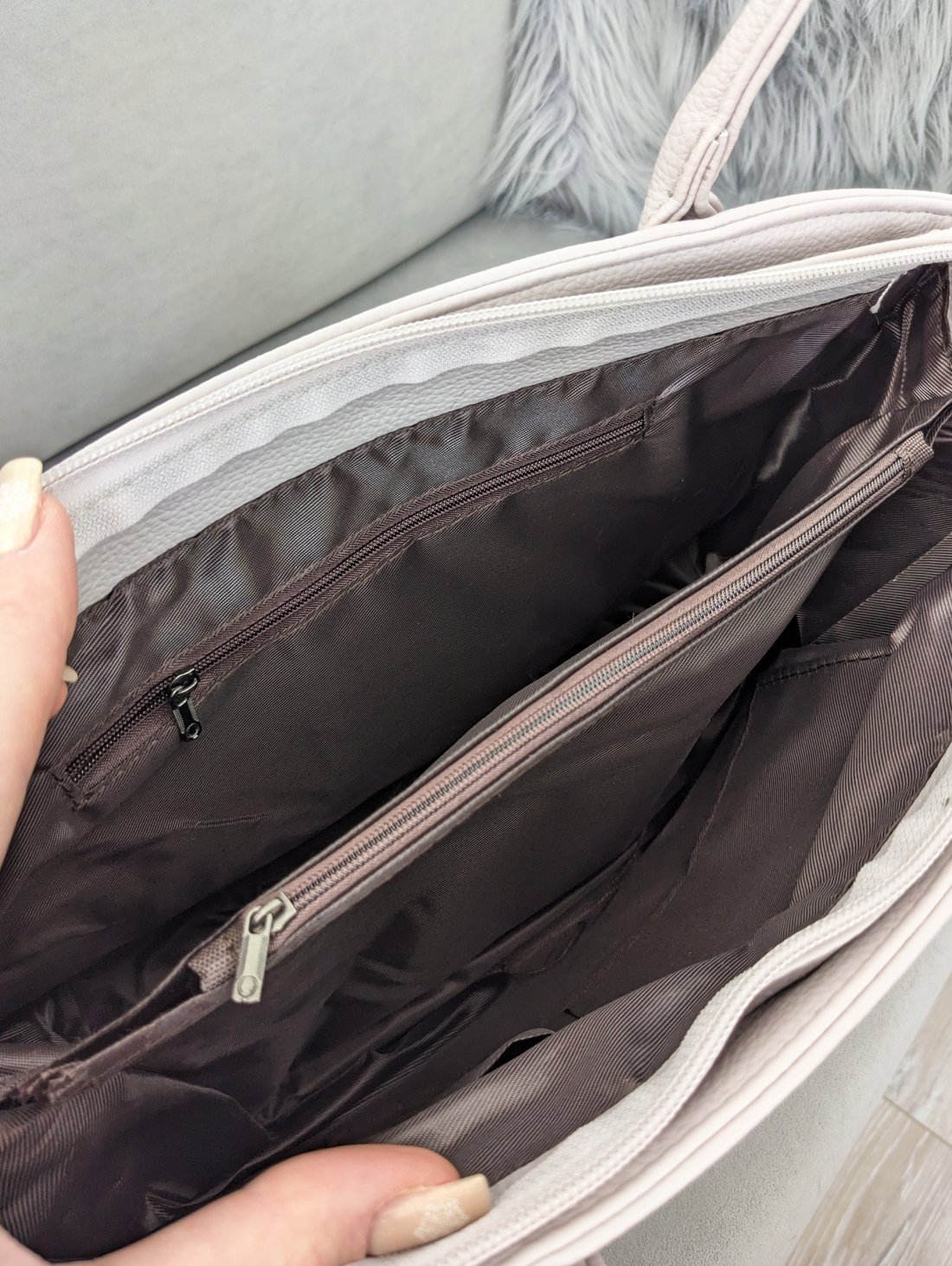 Стильна сумка Clean Style для щоденних та ділових образів INNOE 350012-2 Світло-сірий