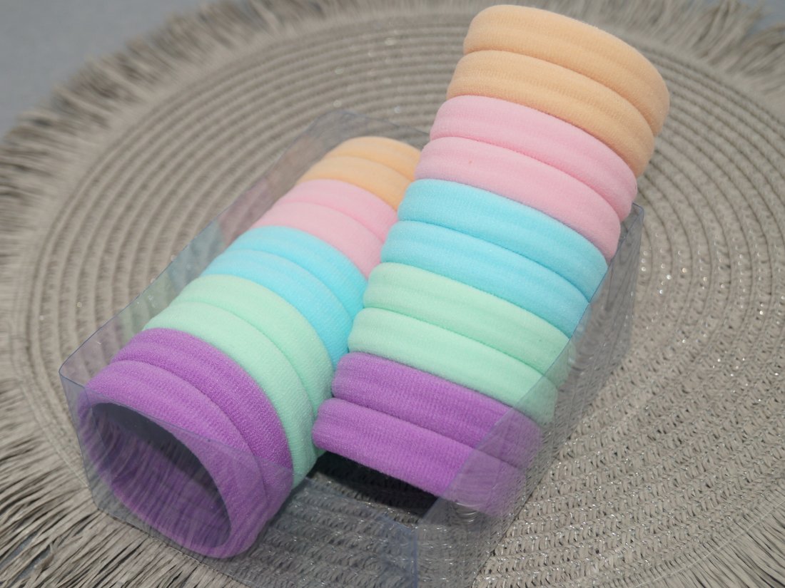 Резинки для волосся, в коробочці.