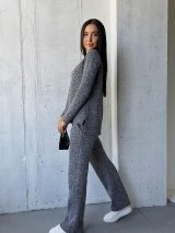 Модний та зручний утеплений костюм-двійка 210350
