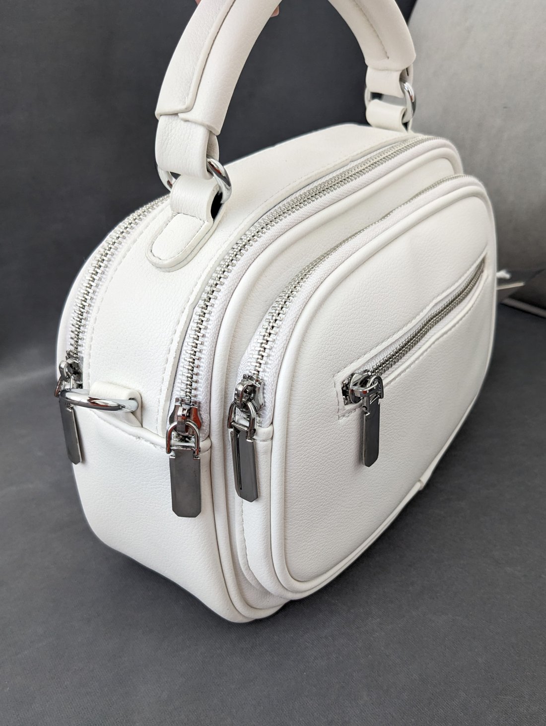 Жіноча компактна сумка з ручкою та кількома відділеннями INNOE 350016-1 Білий