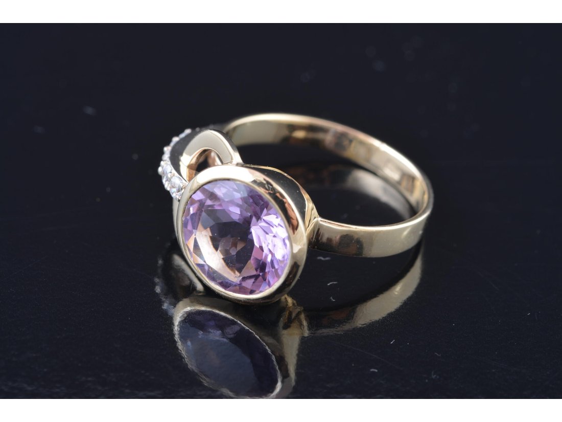 Каблучка, біле золото з аметистом - Багира