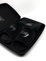 Подарунковий бокс з відкритими капчиками та мішечком з оригінальним авто-значком Audi