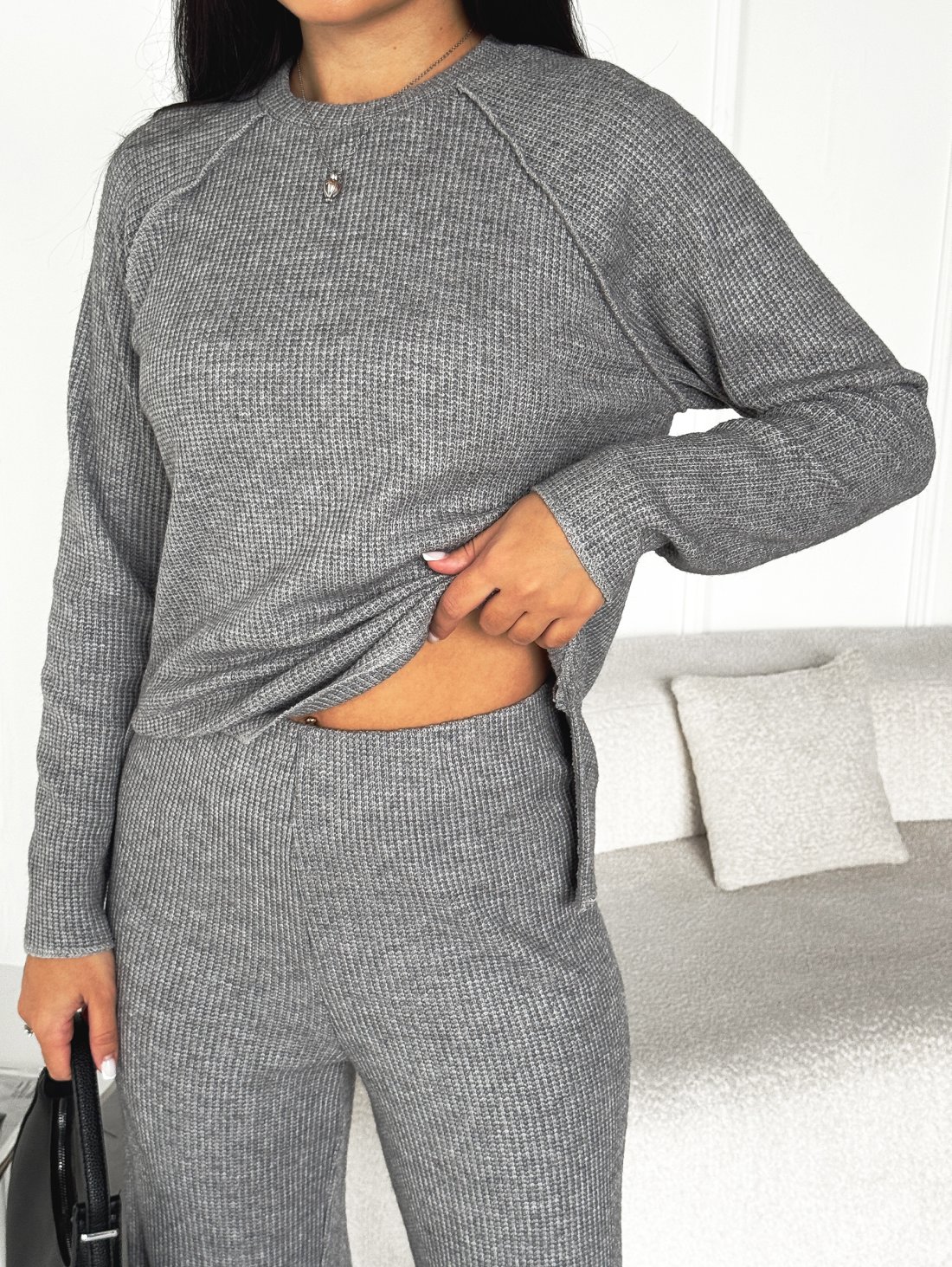 В’язаний костюм з дизайнерськими деталями INNOE 210370-1 Сірий