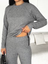 В’язаний костюм з дизайнерськими деталями INNOE 210370-1 Сірий
