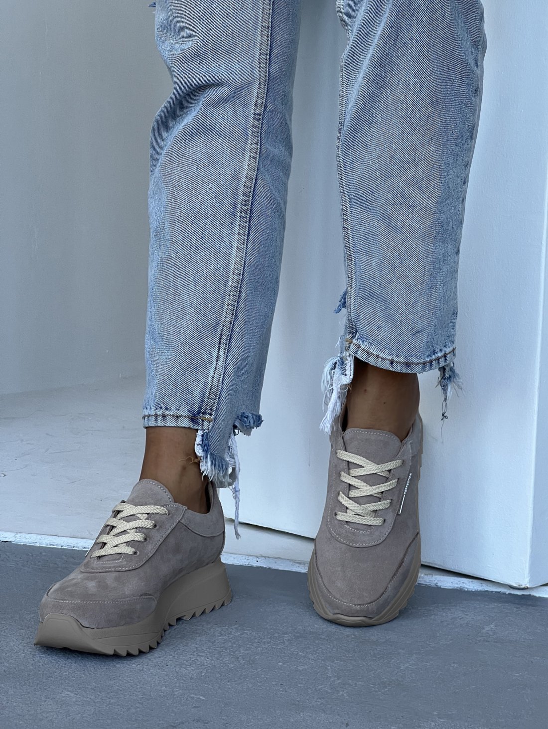 Жіночі замшеві кросівки casual style INNOE 777524 Капучино