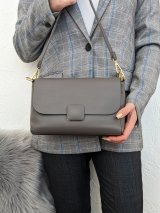 Стильна сумка Minimal Accent з декоративною кнопкою-пряжкою INNOE 350013-1 Тауп