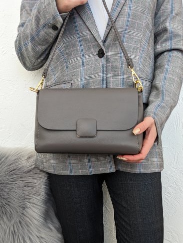 Стильна сумка Minimal Accent з декоративною кнопкою-пряжкою INNOE 350013-1 Тауп - Купити