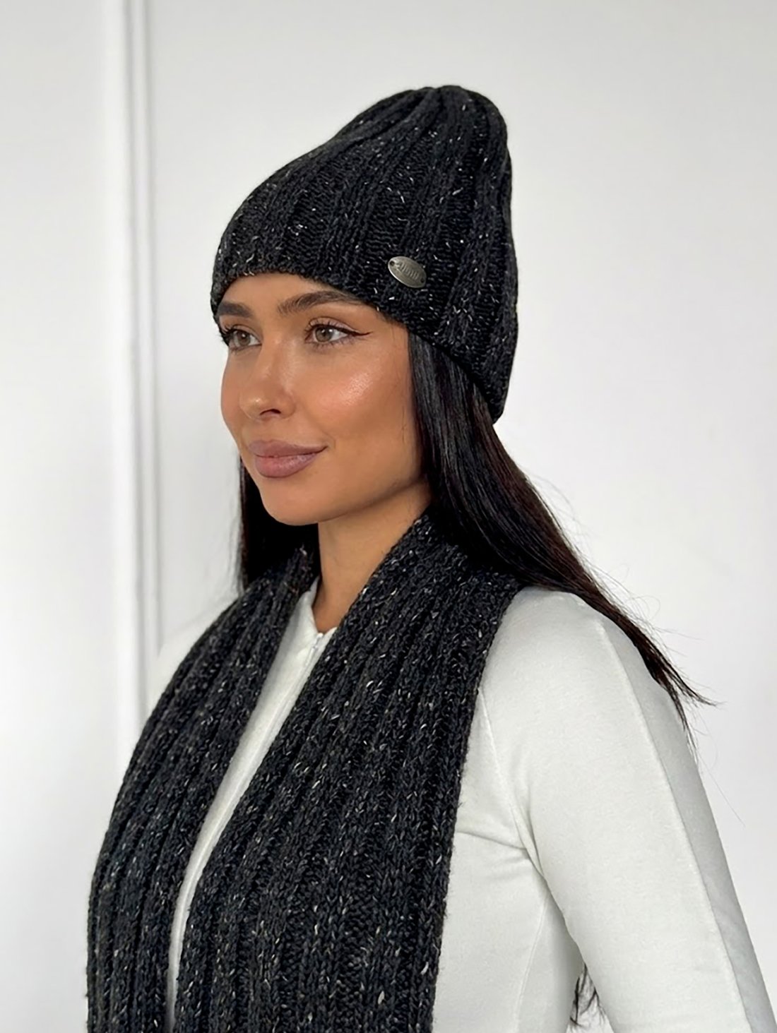 Жіночий стильний в’язаний комплект — шапка та шарф INNOE 950504-1 Чорний - Innoe