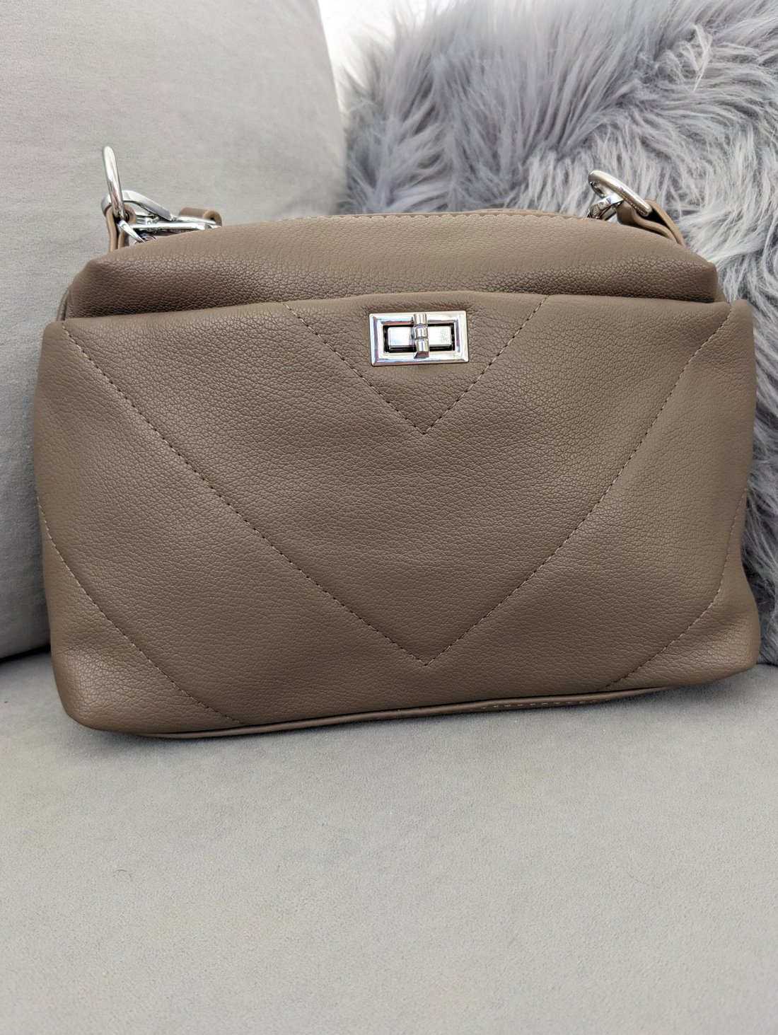 Елегантна жіноча сумка з лаконічним дизайном INNOE 350010-3 Бежевий