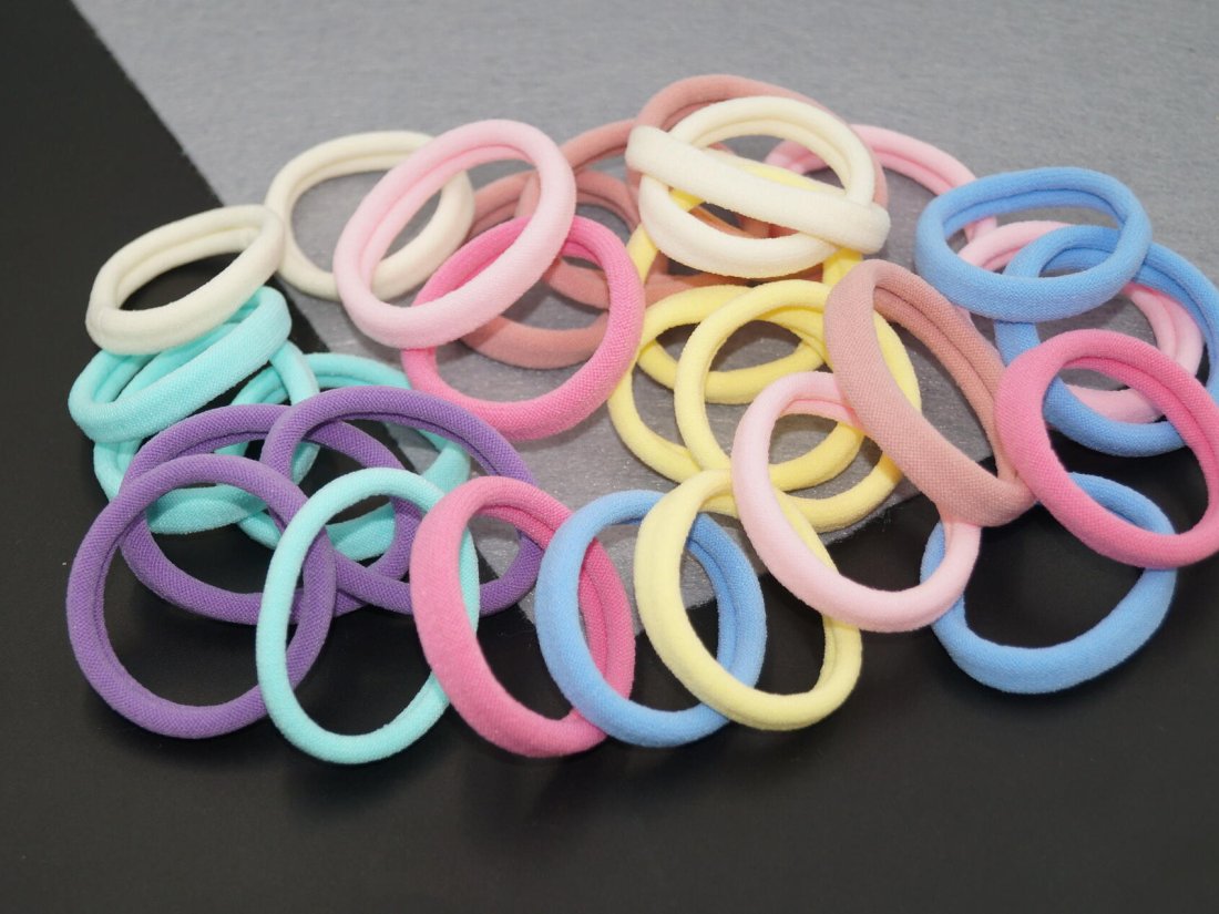 Резинки для волосся.