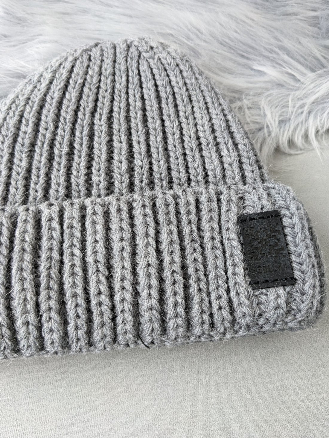 Стильна в’язана шапка з фактурною в’язкою INNOE 950234-1 Сірий