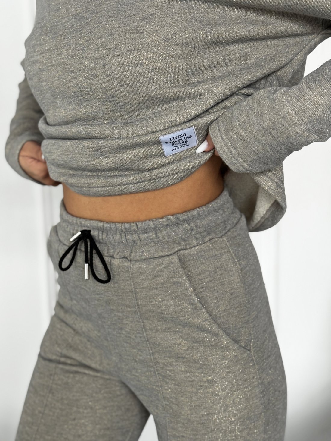 Жіночий костюм тринитка “Urban Shine” – комфорт і сяяння в одному образі INNOE 210366-4 Світло-сірий