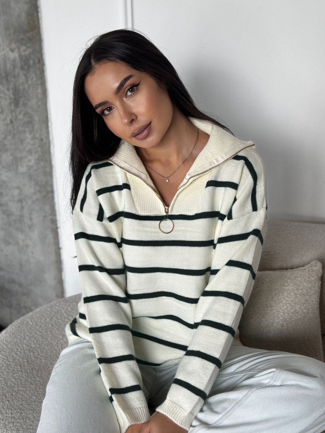 Стильний трикотажний светр у смужку INNOE 300064-1 Чорний